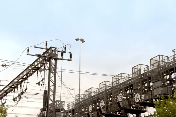 Napowietrznych przewodów elektrycznych kolejowego — Zdjęcie stockowe