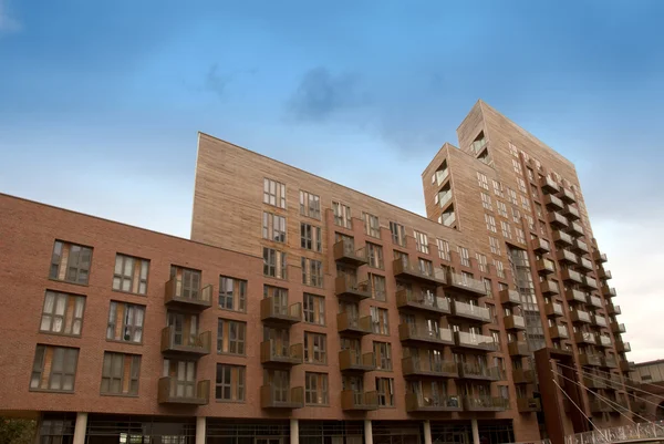 大きな赤いアパート ブロック ロイヤリティフリーのストック写真