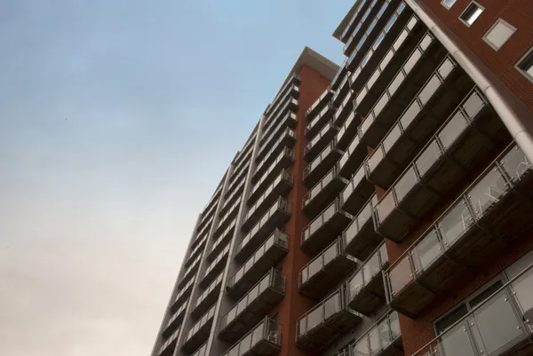 Апартаменты с балконами — стоковое фото
