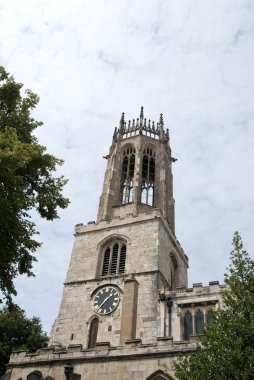 tüm azizler kaldırım kilise kule