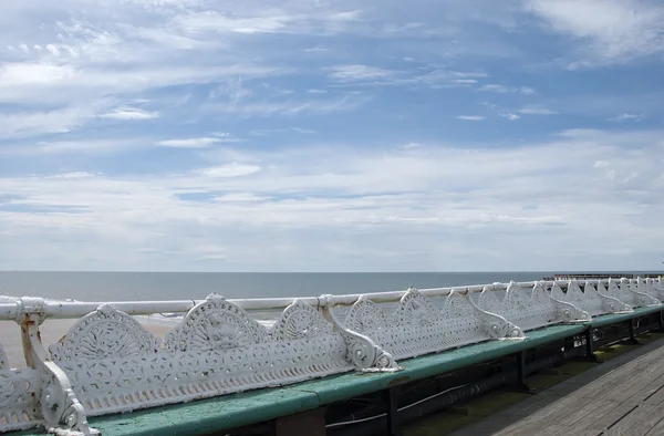 桟橋にあるベンチ — ストック写真