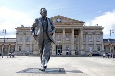 Harold Wilson Statue3 clipart