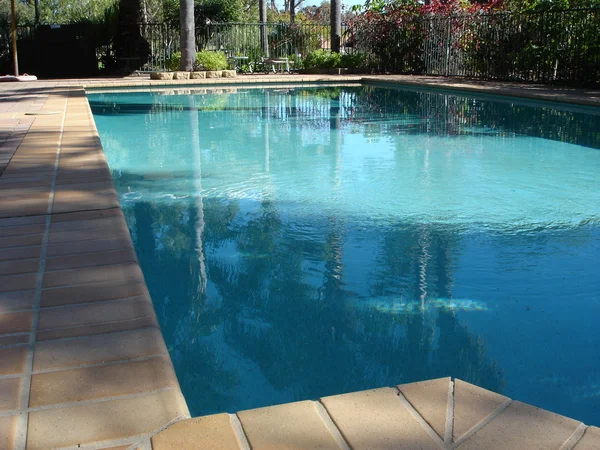 Bright Blue Swimming Pool — Stockfoto