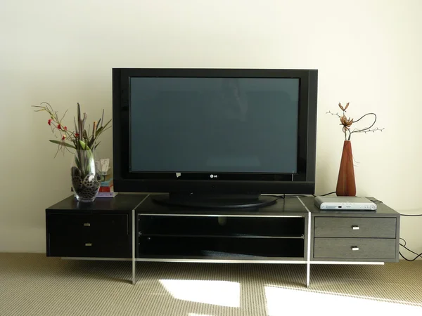 Плоский экран телевизора — стоковое фото