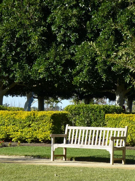 Assentos em Park — Fotografia de Stock
