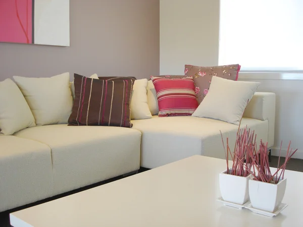 Roze paars sofa — Stockfoto