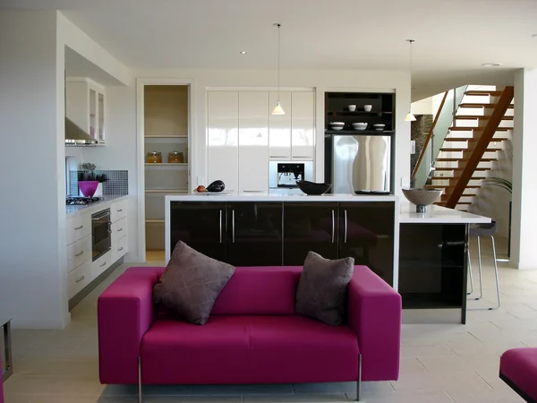 Offene Küche Lounge rosa Stockbild