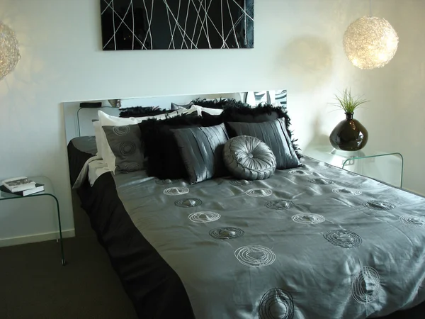 Hochwertiges graues Schlafzimmer — Stockfoto