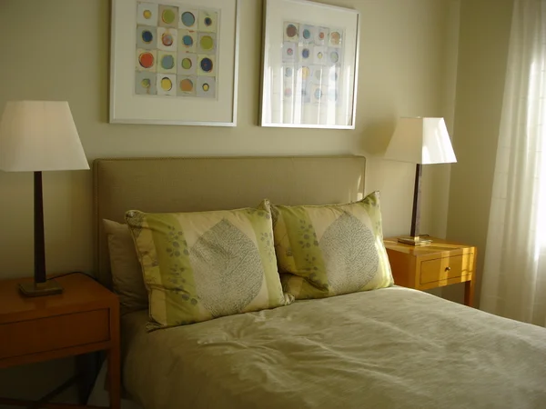 Modern bedroom soft tones — Stock Photo, Image