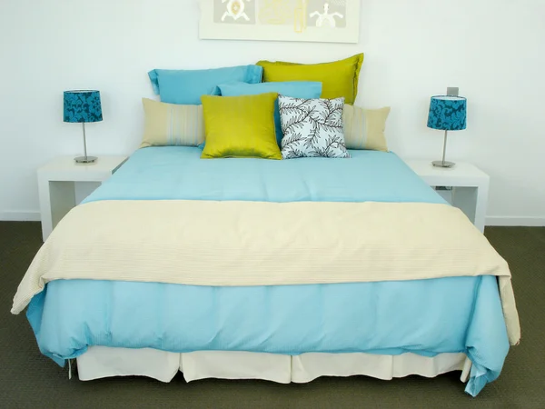 Blauwe en witte en groene slaapkamer — Stockfoto