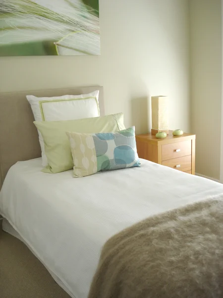 현대 침실 부드러운 음색 — 스톡 사진