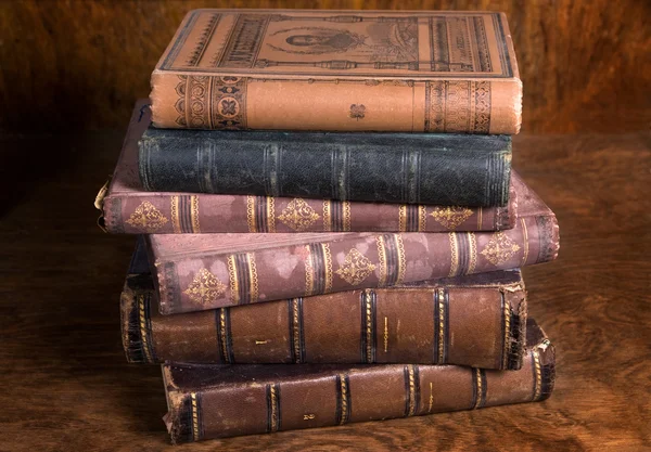 Pila di libri antichi — Foto Stock