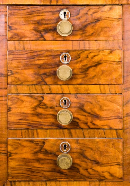 Drewniane szafy z zamkniętej szufladzie — Zdjęcie stockowe