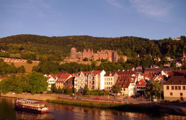 gemi batınca Heidelberger Kalesi ve turist