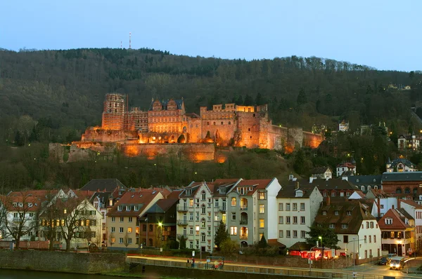 海德堡城堡在夜间照明 — 图库照片