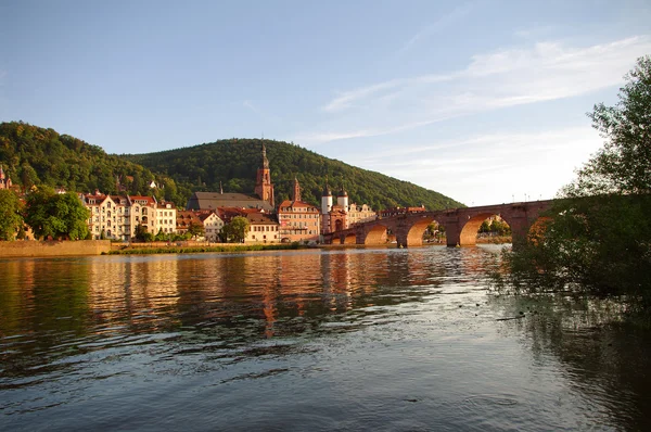 Zobrazit na staré město a město most v Heidelbergu — Stock fotografie