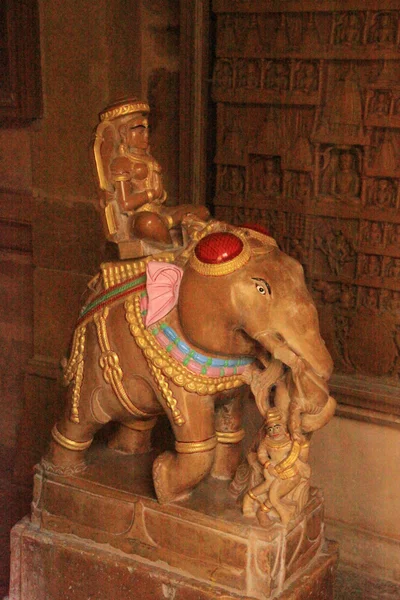 Elephant carrying divine in the ancient temple — Stock Photo, Image