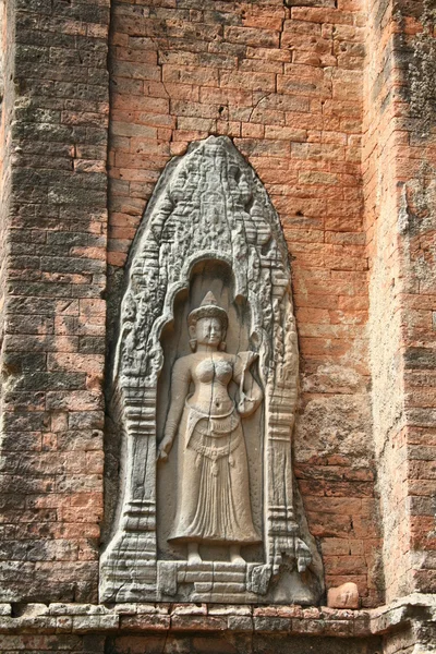 Goddelijke sculptuur op de tempel muur — Stockfoto