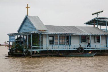 kerk in Cambodjaanse zwevende dorp