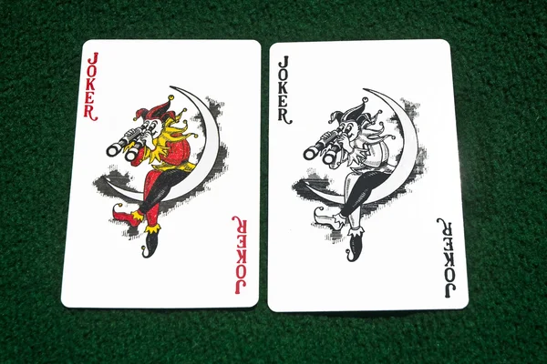 Paar Joker auf dem Spieltisch — Stockfoto