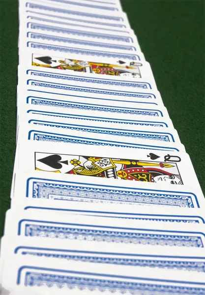 Jeu de cartes avec deux reines de pique — Photo