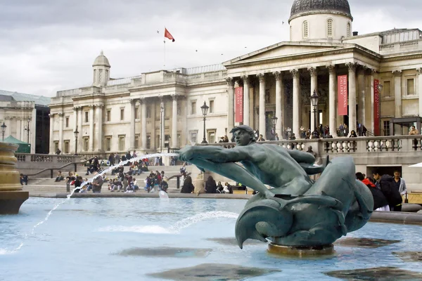 Fontein in de buurt van national gallery in Londen — Stockfoto