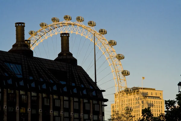 Londýnské oko v západu slunce — Stock fotografie