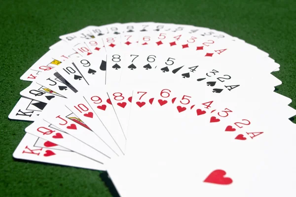 Kartenspiel auf dem Tisch — Stockfoto