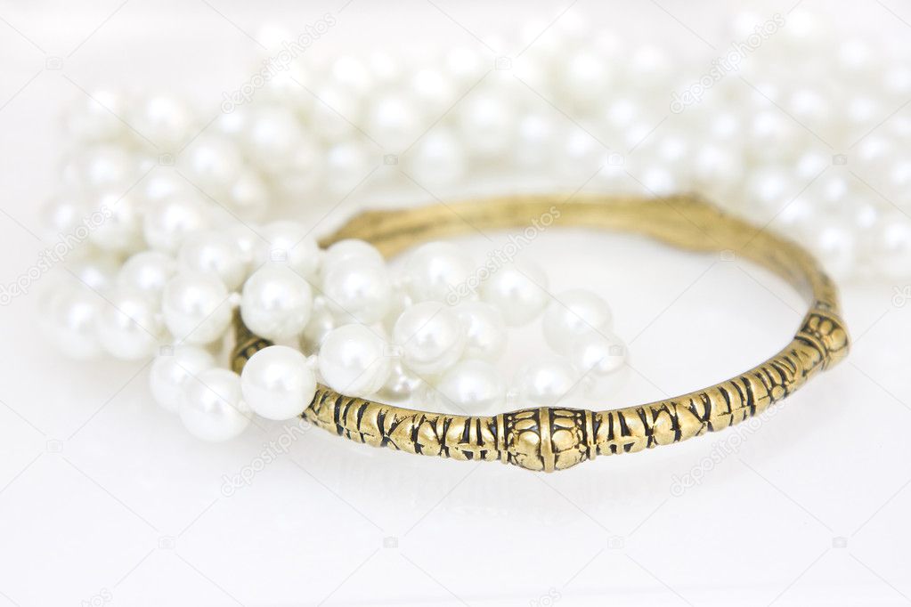 Brass bracelet and imitation pearls