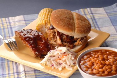 Pulled pork sandwich clipart