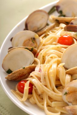 Linguini with clam sauce and lemon zest clipart