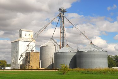 Farming silos in Illinois clipart