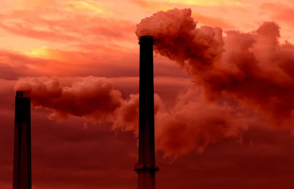 Küresel ısınma için ekleme billowing bacalardan duman — Stok fotoğraf