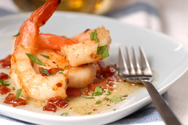 Shrimp and scallop with a bacon vinaigraitte — Stock Photo, Image