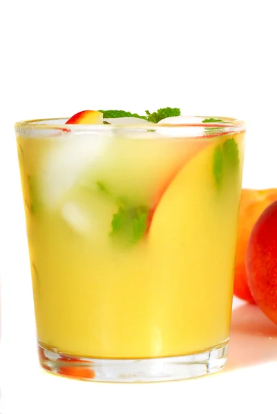 Ice cold peach mojito with mint in a frosty glass — Stock Photo, Image