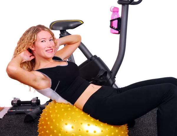 Attractive woman doing situps on an exercise ball — Stock Photo, Image