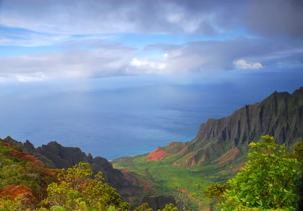 Vale do Napali ao longo da costa de Kauai, Havaí — Fotografia de Stock