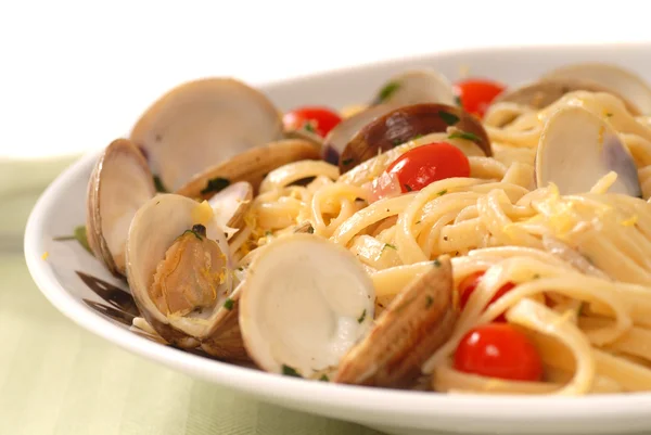 Linguine and clam sauce — Stock Photo, Image