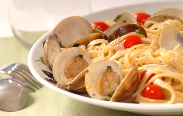 Linguine with clam sauce — Stock Photo, Image
