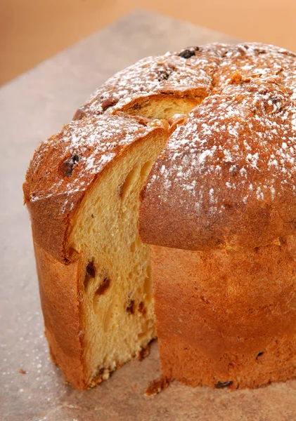 Italienska panettone jul bröd — Stockfoto