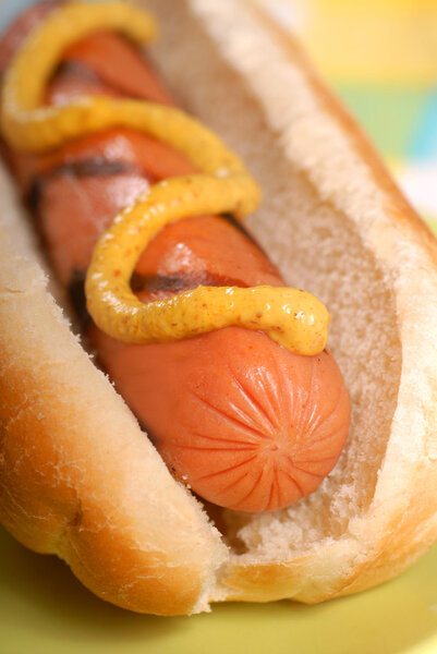 Хот-дог с горчицей
