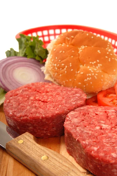 Hamburger yapmak için malzemeler — Stok fotoğraf