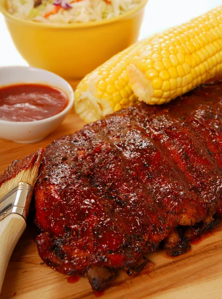 BBQ Ribs with cole slaw, corn and dipping sauce — Stock Photo, Image