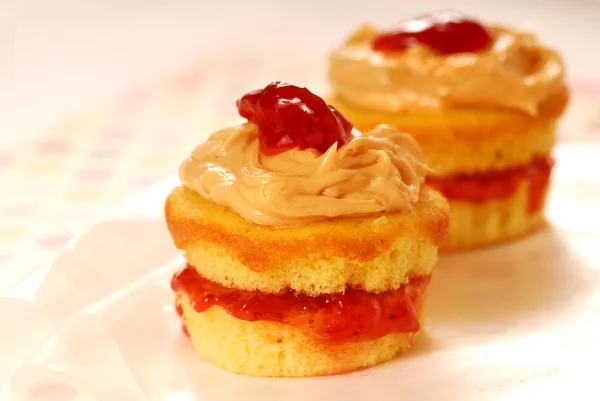 Manteiga de amendoim e cupcakes de geleia — Fotografia de Stock