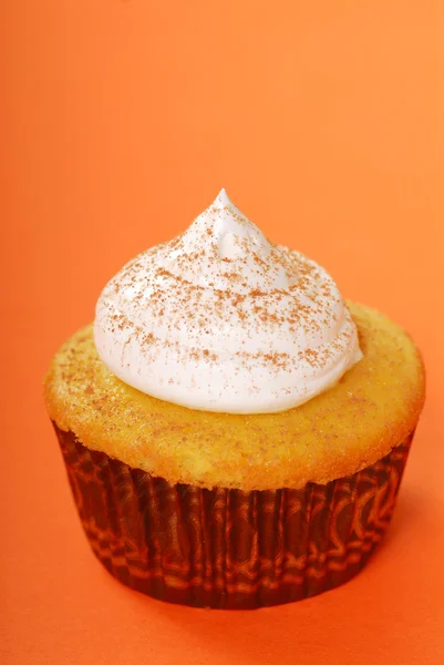 Gele cupcake met vanille glazuur — Stockfoto