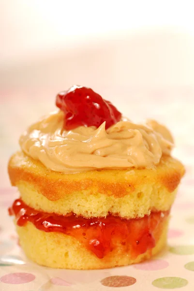 Manteiga de amendoim e cupcake de geleia — Fotografia de Stock