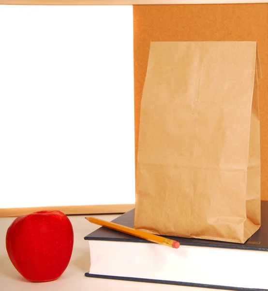 Öğle Yemeği ve elma ile okula dönüş — Stok fotoğraf