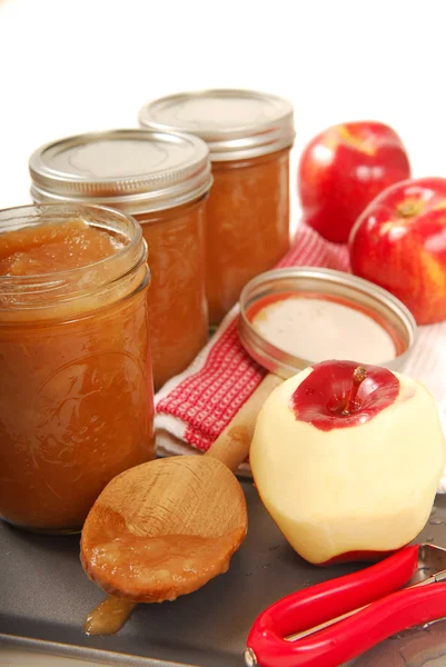 Сохранение свежеприготовленного яблочного пюре — стоковое фото