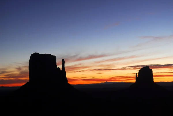 Los "Mittens" en Monument Valley al amanecer — Foto de Stock