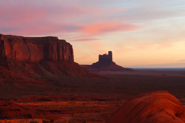 Sonnenaufgang im Monument Valley — Stockfoto